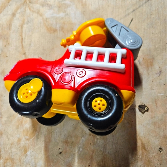 Little People fire engine - Picture 1 of 8
